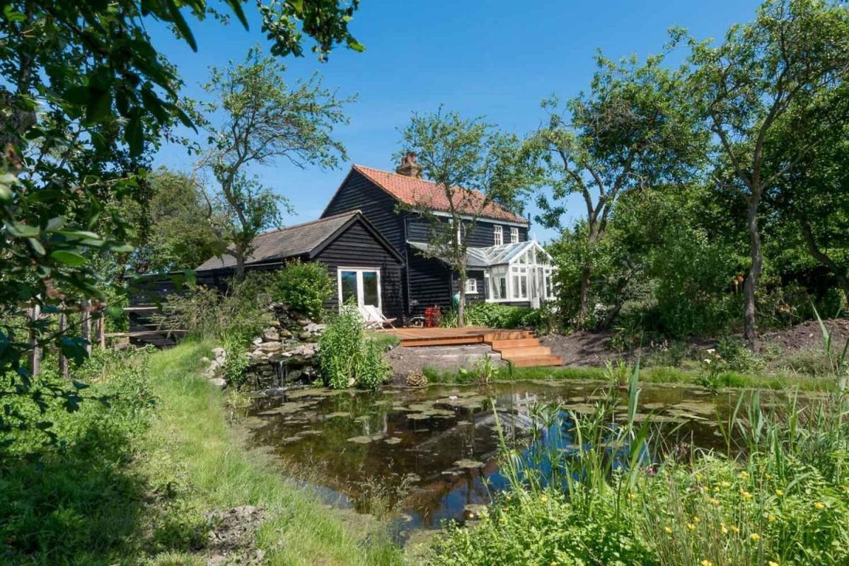 Navigation Cottage On The Historic Sea Lock Overlooking The Nature Reserve マルドン エクステリア 写真