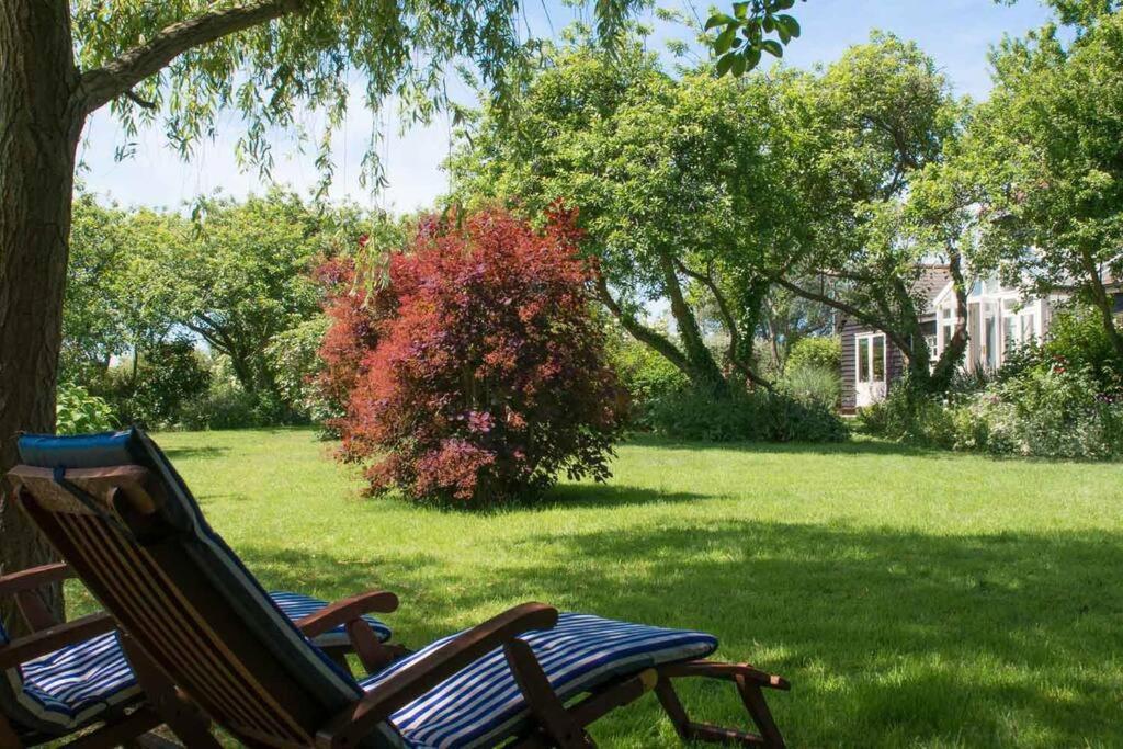 Navigation Cottage On The Historic Sea Lock Overlooking The Nature Reserve マルドン エクステリア 写真