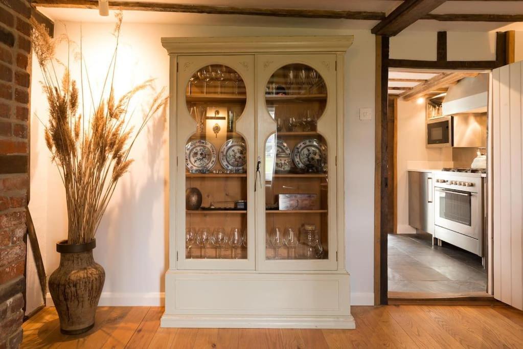 Navigation Cottage On The Historic Sea Lock Overlooking The Nature Reserve マルドン エクステリア 写真