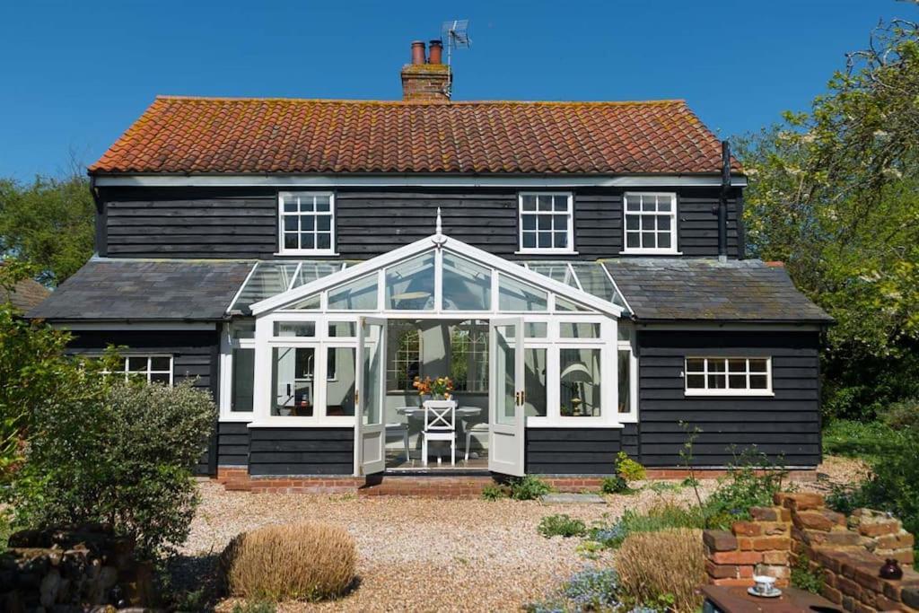 Navigation Cottage On The Historic Sea Lock Overlooking The Nature Reserve マルドン エクステリア 写真
